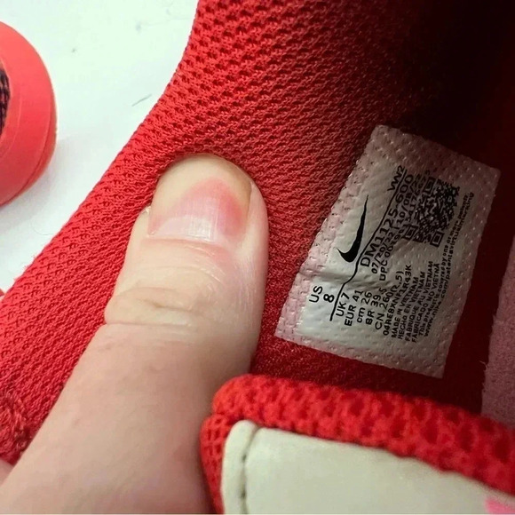 Nikes, red size 8 men’s - Picture 8 of 8